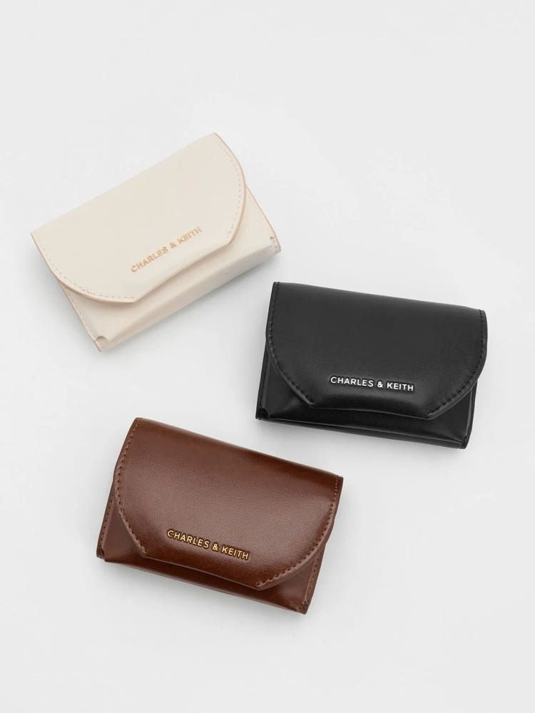 [해외] 찰스앤키스 CHARLES & KEITH 에놀라 프론트 플랩 지갑