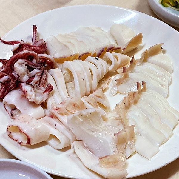 [롯데백화점] 자연맛남 손질 후 발송 군산 손질 갑오징어(중) 1kgx1팩 (5-10미내외)