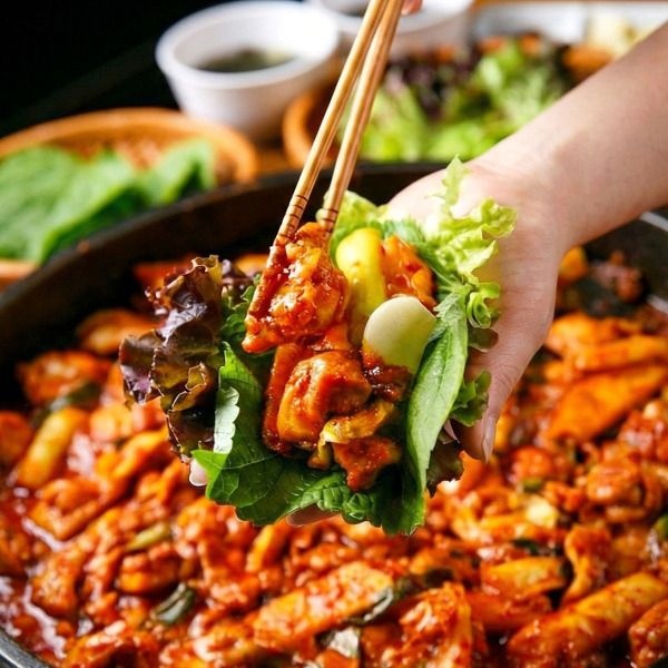 [롯데온] 춘천식 왕 닭갈비 750g 2팩 (12,570원/무료)