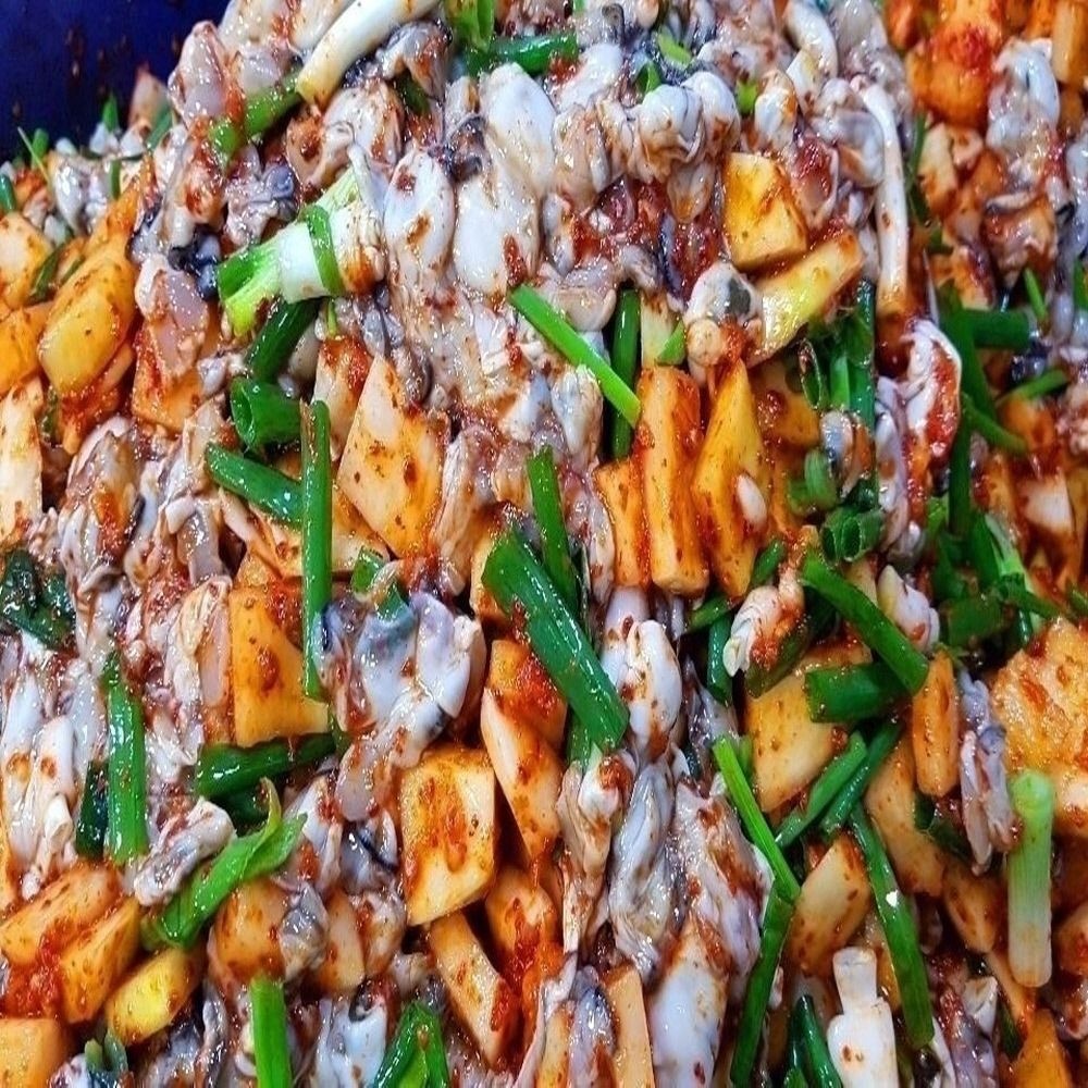 굴김치 수산물김치 국내산 아삭 듬뿍 생굴 깍뚜기 1KG 감칠맛나는 겨울깍두기