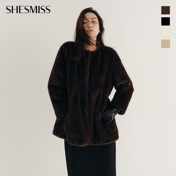 쉬즈미스 [정상가 458,000원] 페이크 퍼 라운드넥 자켓_SWFJKP42010