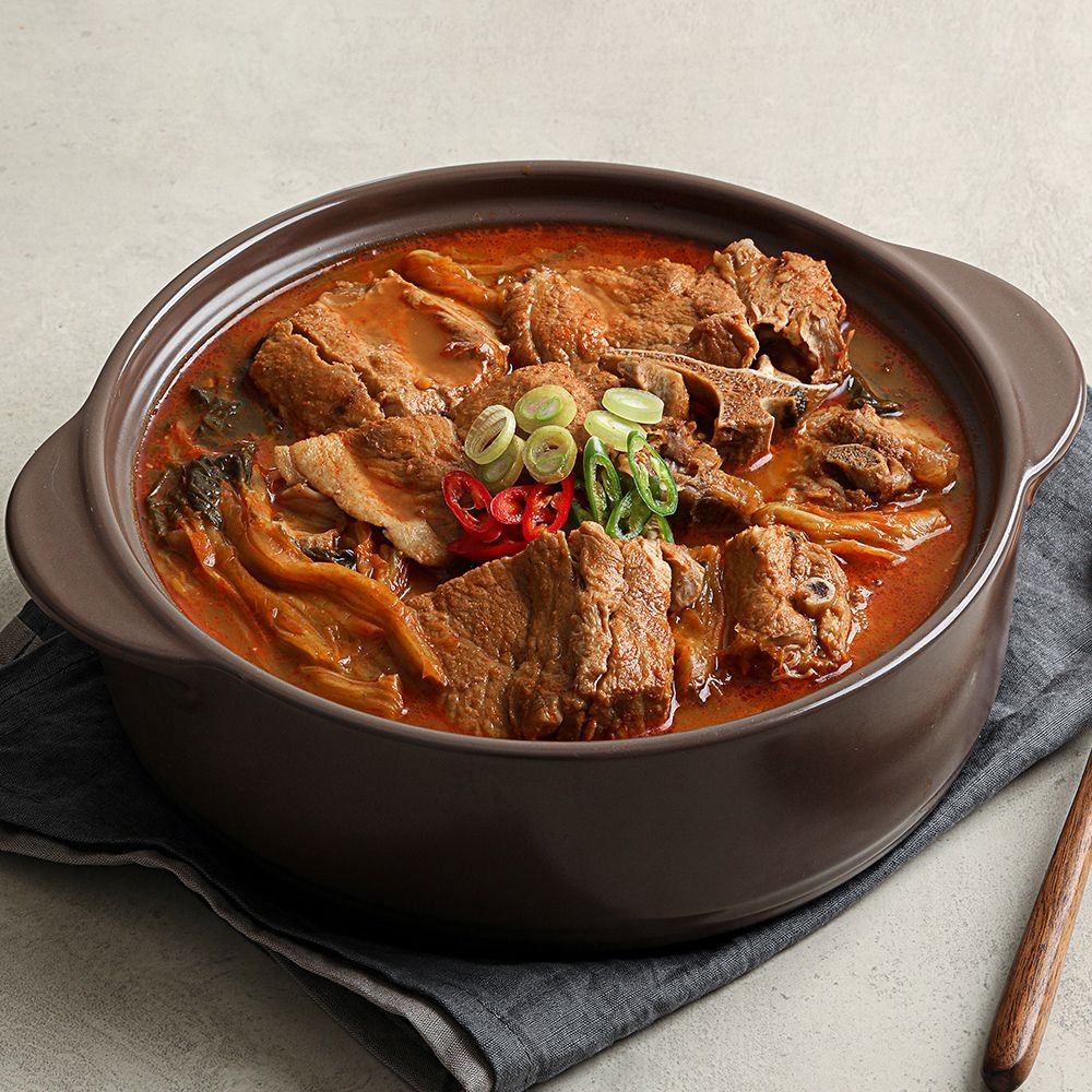 [롯데백화점] 설성목장 [톡딜/3팩특가][설성목장x참이맛] 한돈 감자탕 1.2kg*3팩 (총 3.6kg)