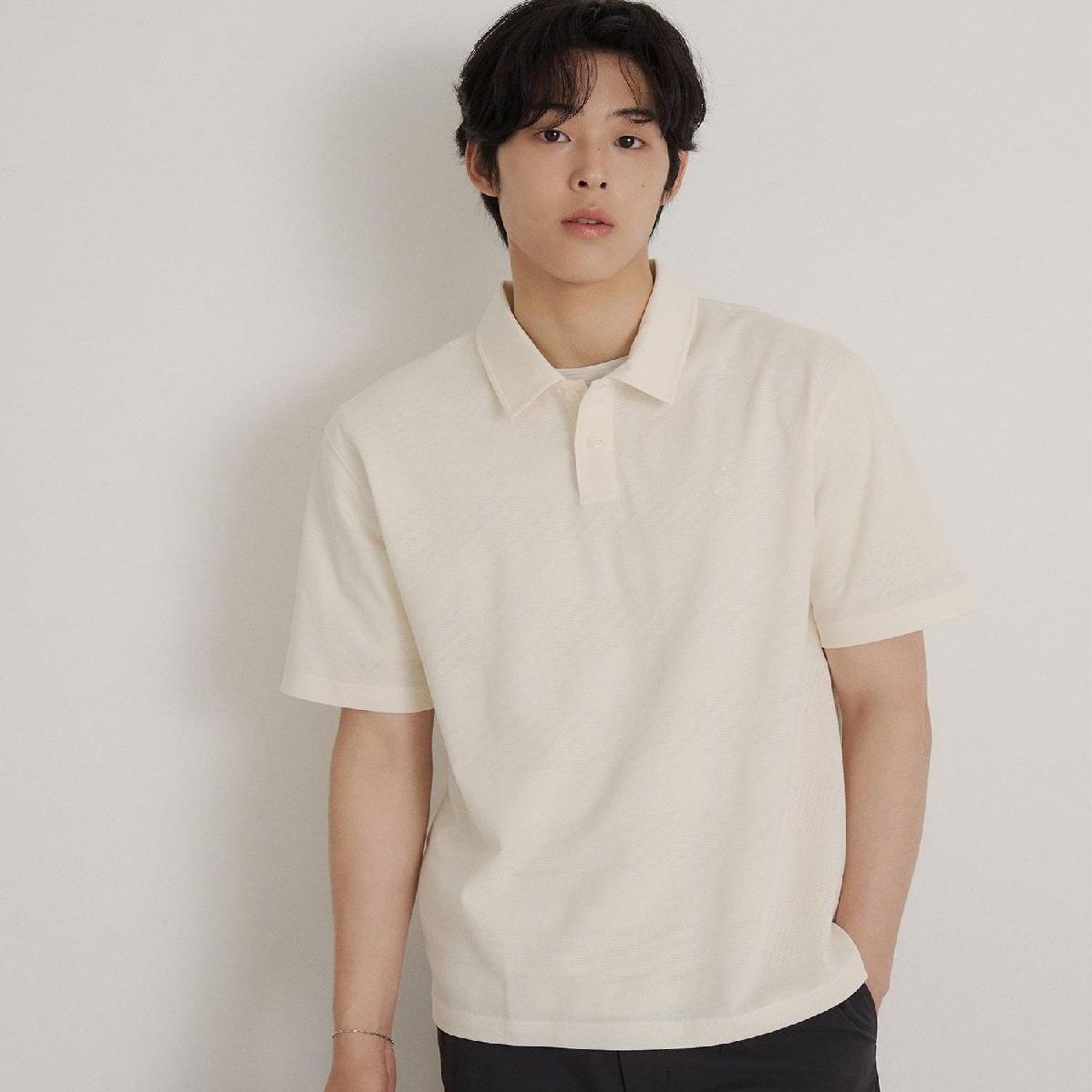 [롯데백화점] 빈폴 멘 텍스처 톤온톤 스트라이프 티셔츠 - 아이보리 (BC6442C700)
