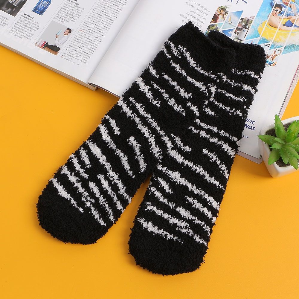 Nanjing Evertop Textile Co., Ltd./(주)Tree 하엘 스토어 보들 극세사 수면양말(블랙) (겨울용)