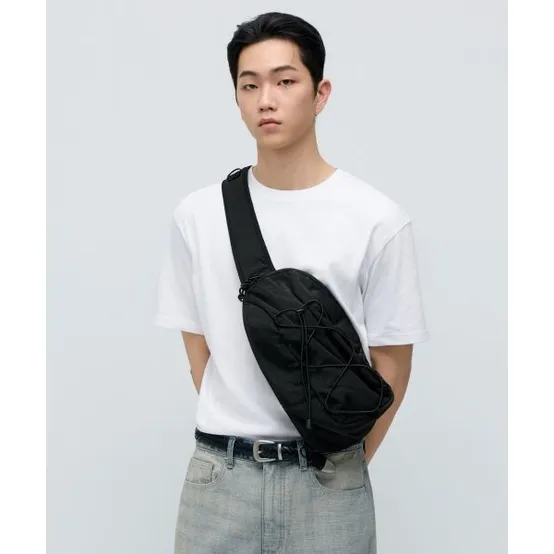무신사 스탠다드 MUSINSASTANDARD 에이지드 나일론 스트링 슬링백 [블랙]