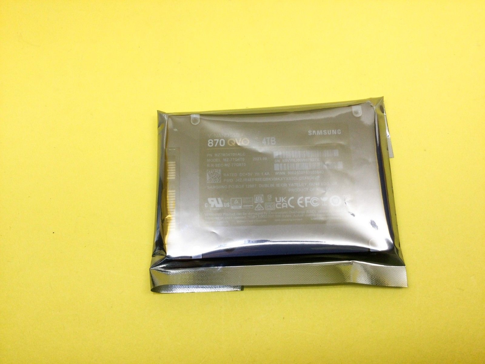 삼성 SAMSUNG [세금포함] [정품] 870 QVO 시리즈 4TB 2.5 inch SATAIII Internal SSD 솔리드 스테이트 드라이브[세금포함] MZ-77Q4T0
