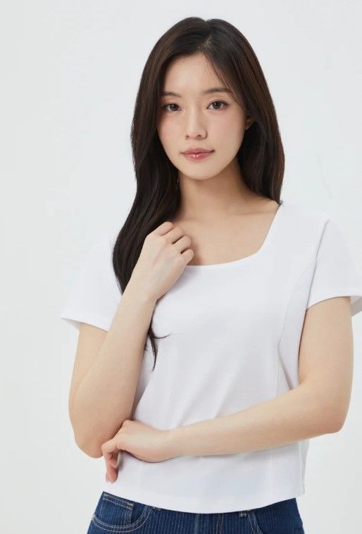 [롯데백화점] 플라스틱아일랜드 스퀘어넥 절개 크롭 티셔츠 PS2CH402