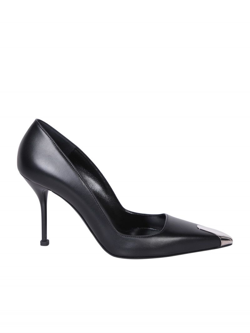 알렉산더 맥퀸 23FW 알렉산더 맥퀸 Crafted from smooth 레더, these Punk pumps embody 알렉산더 맥퀸s rebellious codes. They feature a 9-cm stiletto