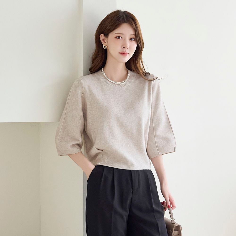 소프트 라운드넥 볼륨소매 7부 니트_M2607KN637C