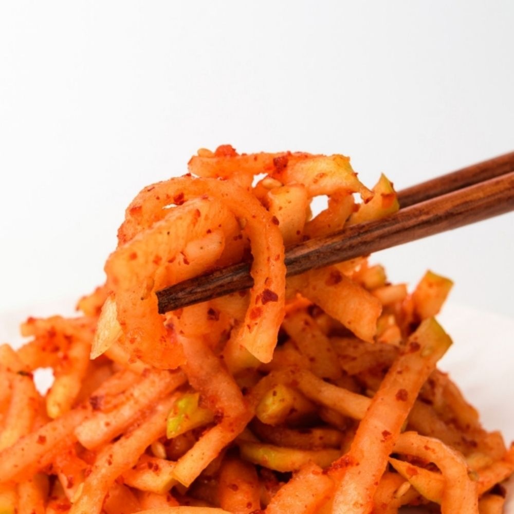 홍쁘로식품 달큰한 제주도 무생채 1KG 2KG 겨울 월동무 김치반찬 무김치 국산무
