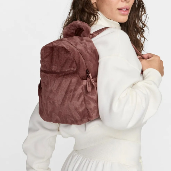 [국내매장] 나이키/백팩스포츠웨어 퓨추라 인조 퍼 미니 백팩(6L)(FZ1328-218)/EV