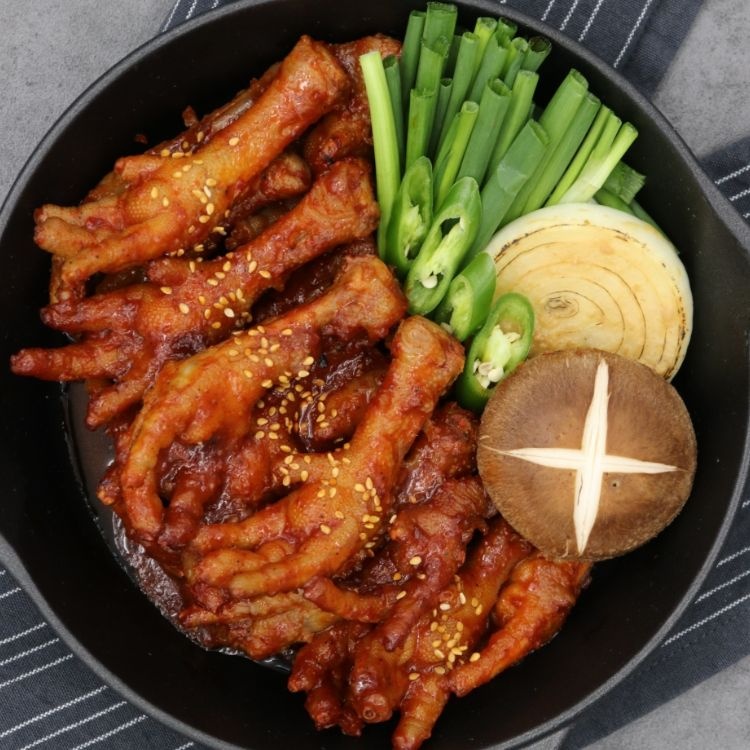 [롯데온]닭발에미치다 숯불통뼈닭발 250g 3팩 (14,310원/무료)