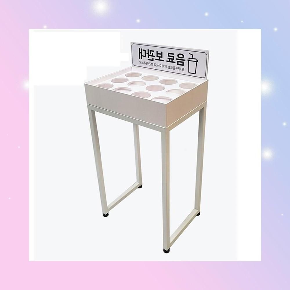 거치대 포맥스 카페용 진열대 다리형 화이트 음료보관대 4x3 깔끔한