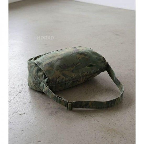 MUST IT_ 26SS Reversible News Paper Bag Camo SX070 리버시블 뉴스 페이퍼 백