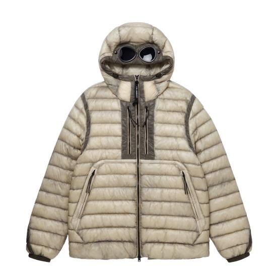 CP컴퍼니 26FW 씨피 컴퍼니 숏패딩 21CMOW021A 110416A 120 SILVER BIRCH DOM