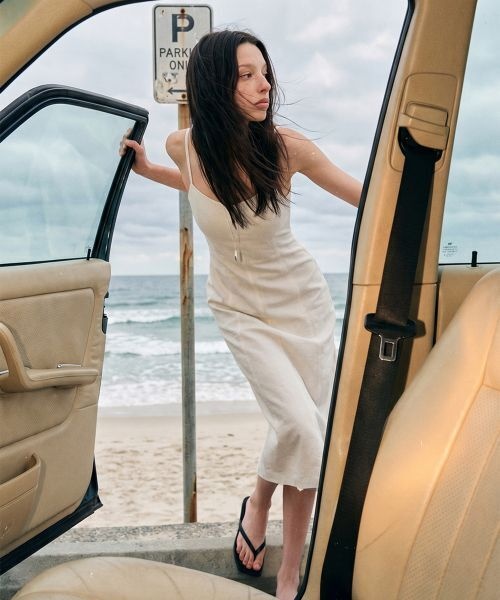 룩케스트라니 컷라인 슬림 슬리브리스 드레스 LANY CUT-LINE SLIM S리 LeeVELESS DRESS2colors