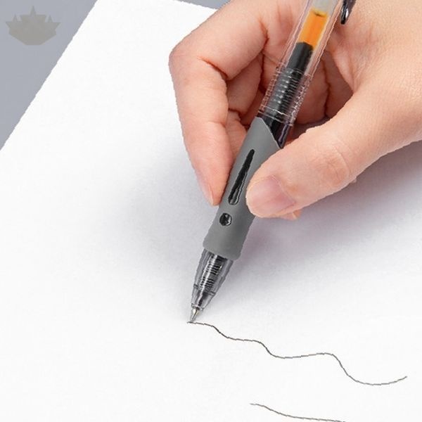 볼펜 필기구 사무용품 학생 직장인 필수 문구 노트 작성 서류 작업 일상 기록