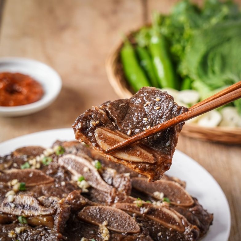 최상급 LA 꽃갈비만 엄선해 두툼한 두께로 썰은 프리미엄 양념 LA갈비 1kg