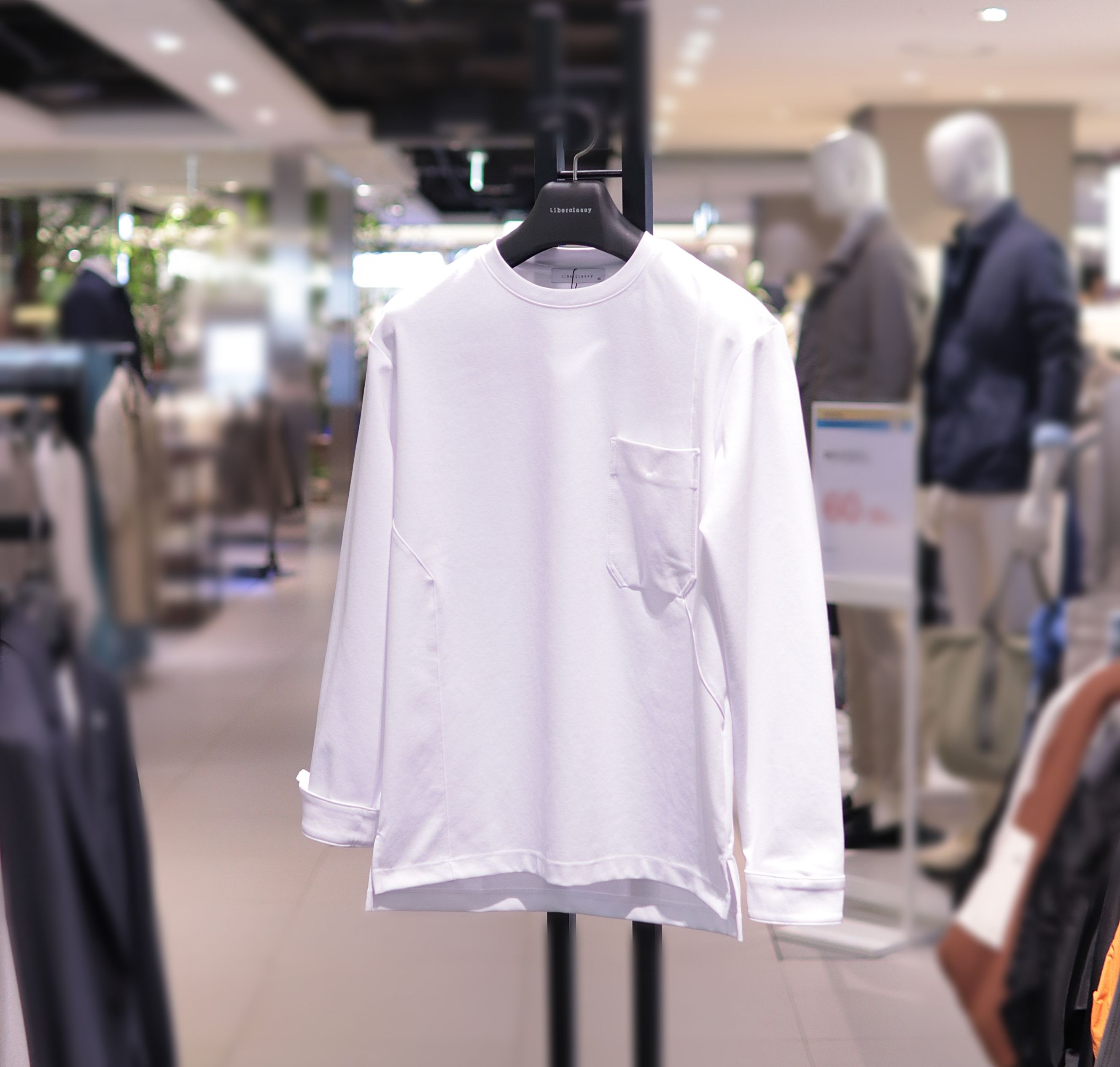 리버클래시 포켓 포인트 화이트 & 블랙 세미오버핏 긴팔 티셔츠 LKS41381 739104