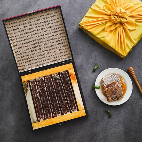 [롯데백화점] 자연맛남 국내산 토종방식 꿀 벌집꿀2kg (고가구포장/보자기포장)