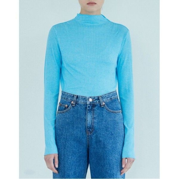 모먼 [모먼] [MOMEN] Half Neck Color Top - Light Blue_XMCALYZA21152