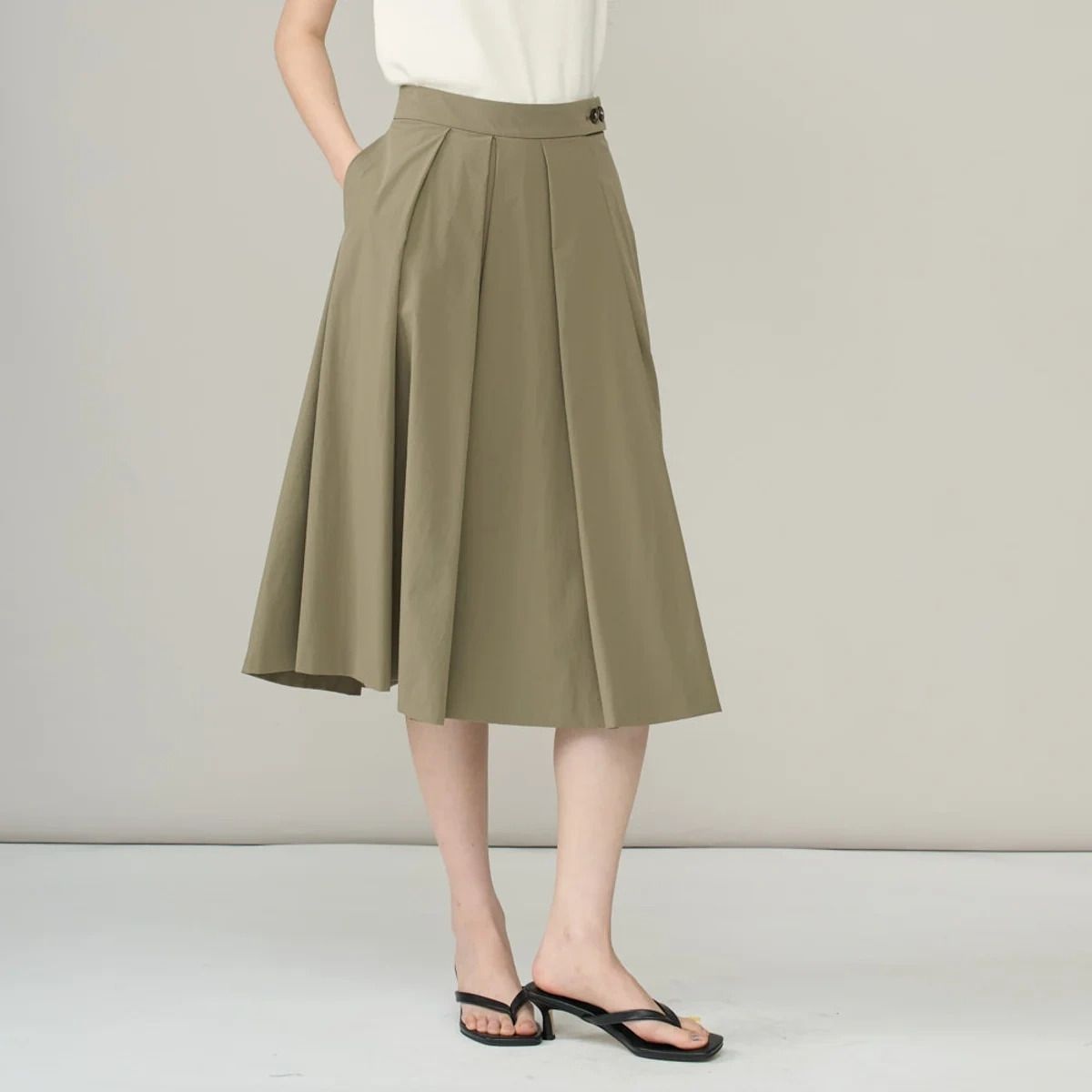 BCBG [패션플러스][BCBG]여름 신상 비대칭 플리츠 스커트A6M4S21345 74/ 애플아울렛
