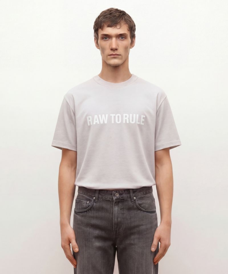 JILLSTUART NEWYORK MEN <매장정품> JILLSTUART 질스튜어트 NEWYORK MEN RAW TO RULE 그래픽 티셔츠 - 라이트그레이 (JNTS6B404G1) JNTS6B404G1 1963471