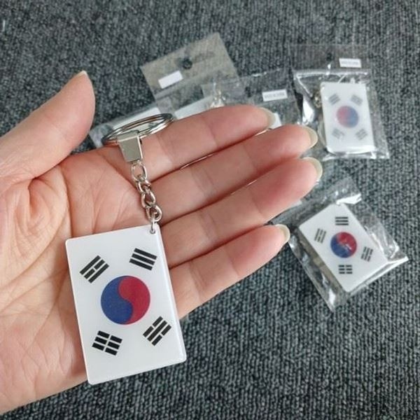 에이치플러스몰 [하프클럽]여행 열쇠고리 아크릴 태극기 양면 선물 단단한 키링 현충일 가방키링 선물 개천절 단체 백팩 광복절