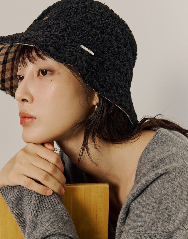 닥스 ACC [26FW] [스테디셀러]블랙 곰돌이자수 부클 양면 남녀공용 버킷햇 DCHE6F855BK