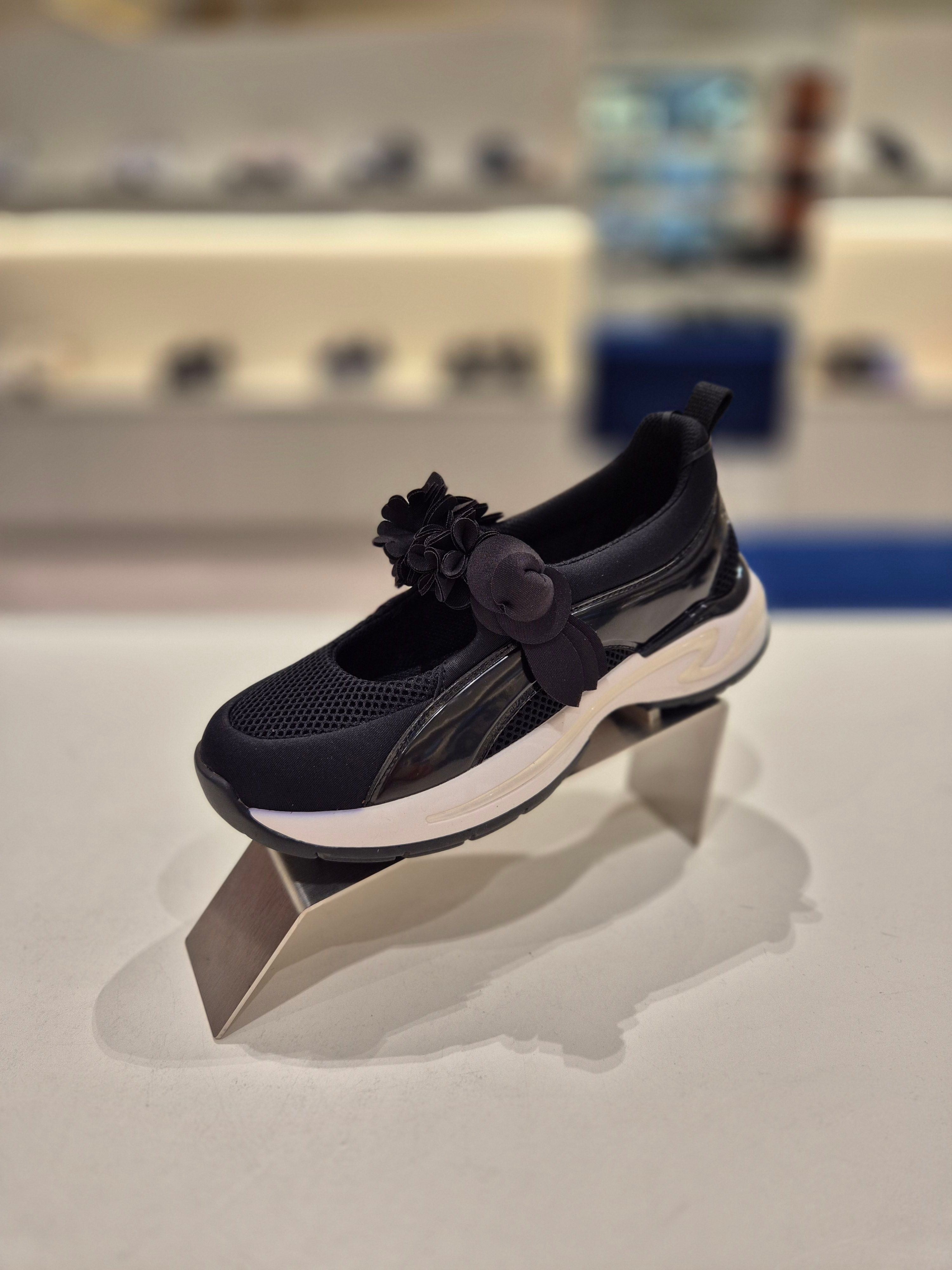 [슈콤마보니] 뉴 플라워 밤 메리제인 메쉬 스니커즈(black) DG4DS25035BLK