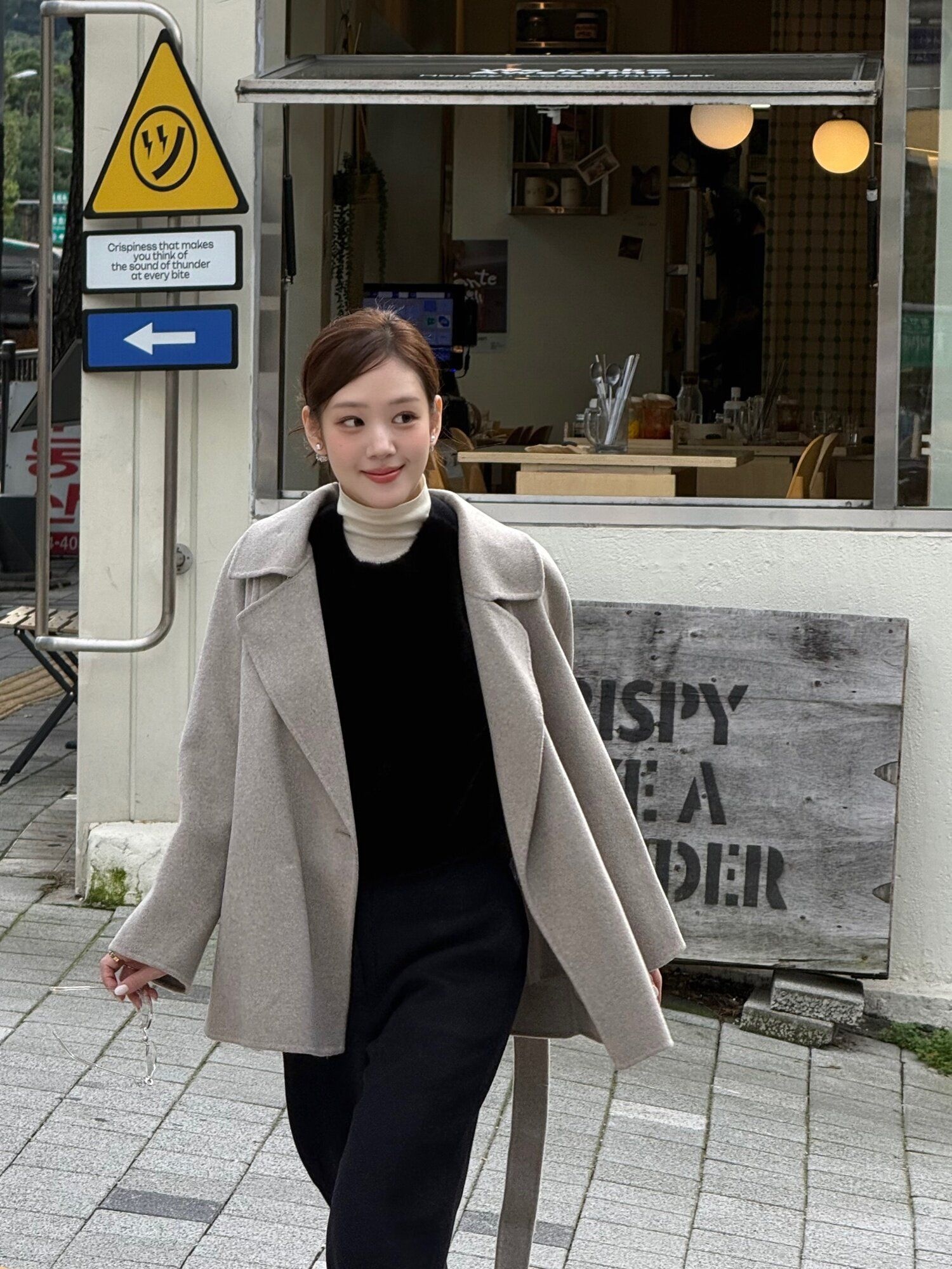 JJ지고트 [인플루언서 착용]울 캐시미어 빅 칼라 핸드메이드 하프 코트GRAM0CT911