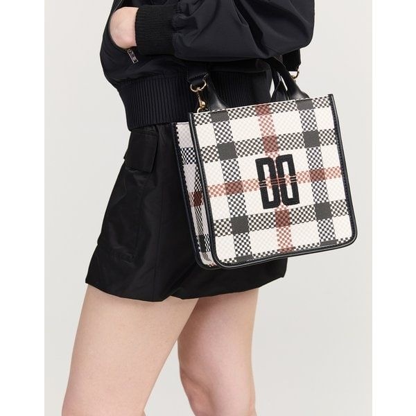 닥스골프 [25FW [선물추천[ONLINE EXCLUSIVE 베이지 시즌백 체크 프린트 토트백 DNGF5F963I1 512386