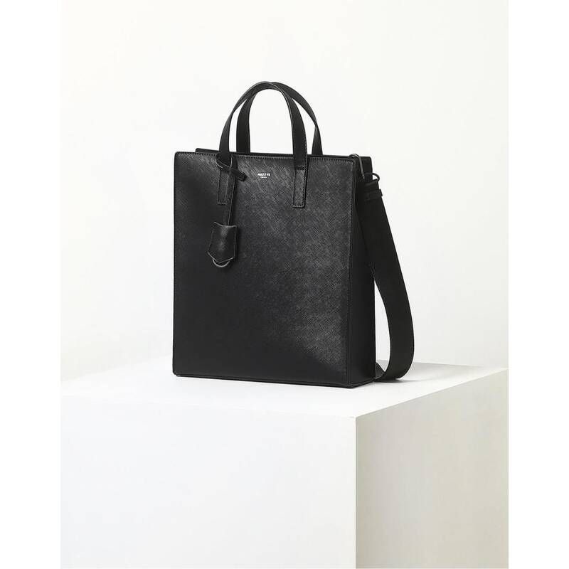 <매장정품> HAZZYS 헤지스 HJBA2F885BK_블랙 참장식 남성 크로스 겸용 미니 토트백 HJBA2F885BK_ 1974051