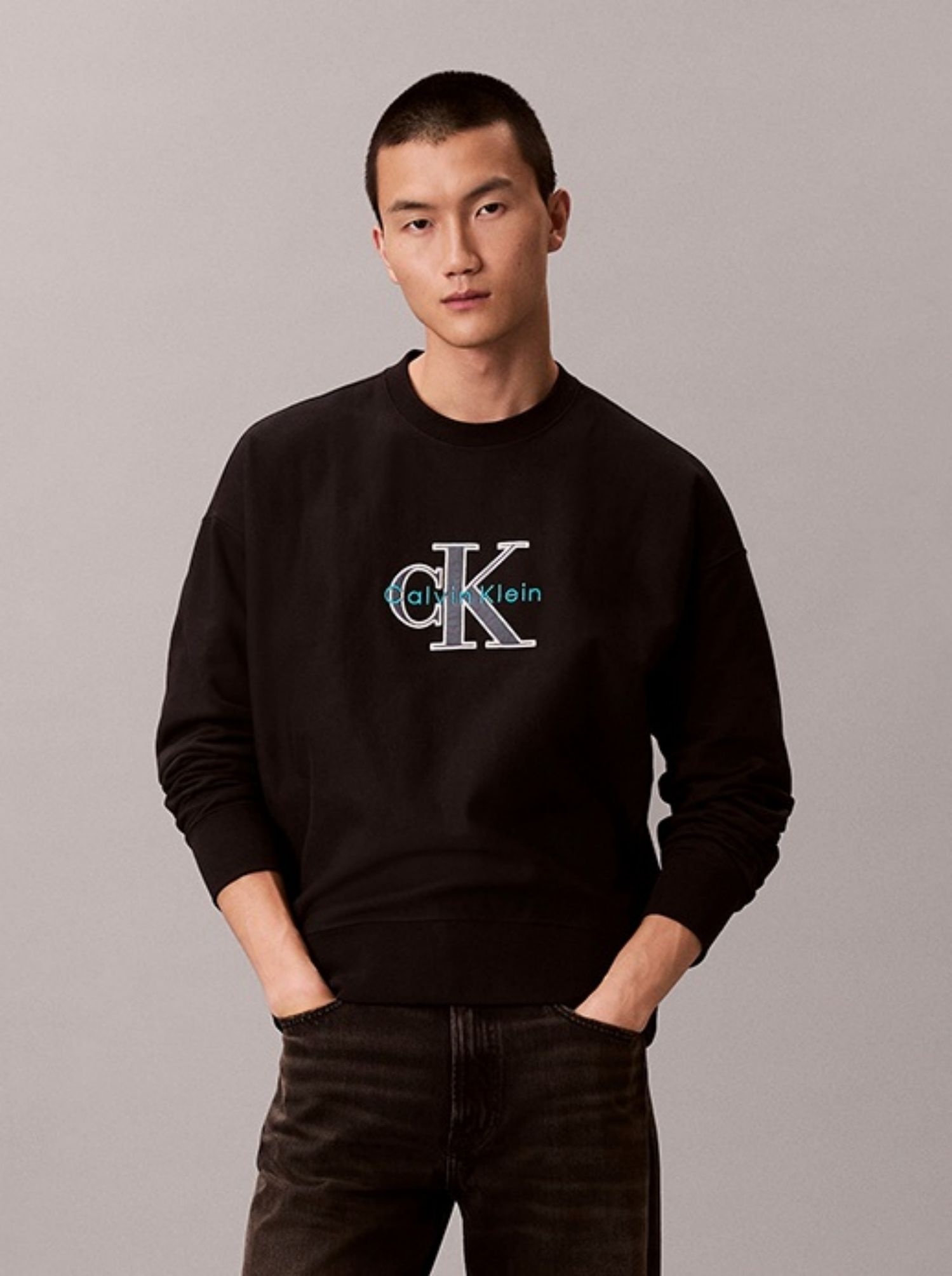 남성 CK 모노로고 크루넥 스웻셔츠 맨투맨 티셔츠 블랙 4RE200G (4RE200G-UB1)