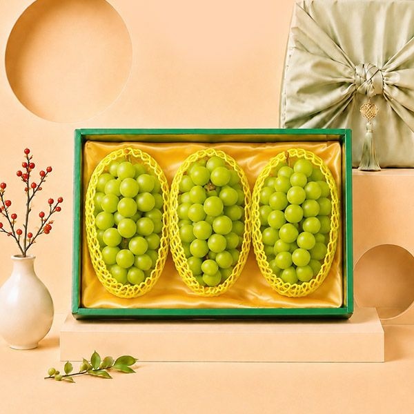 [롯데백화점] 자연맛남 시그니처 샤인머스켓 2kg(2-3수) 과일 세트 (보자기난좌+동봉)