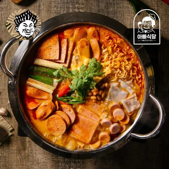 [아빠식당x놀부] 38년역사 놀부부대찌개 x 4팩 (+전구매 라면사리 증정)
