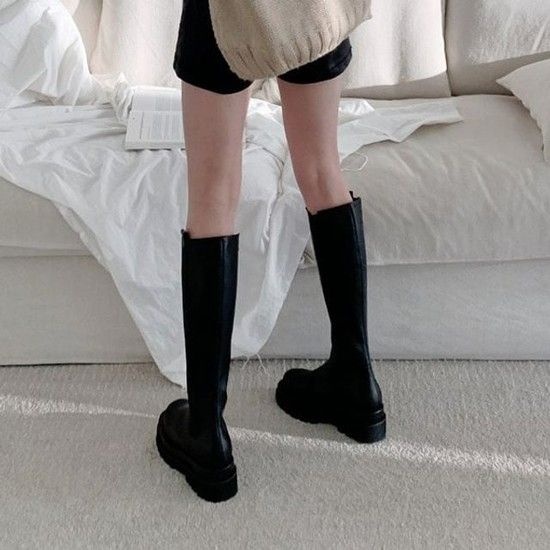 청키솔 포인트로 완성된 트렌디 롱부츠 스타일링 5FWY 롱부츠 청키솔부츠 트렌디부츠
