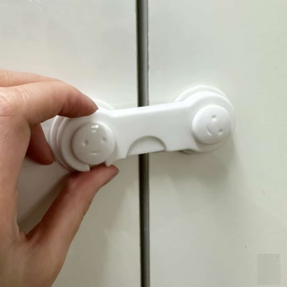 문열림방지장치 하부장잠금장치 서랍장잠금장치 서랍잠금 아기문못열게