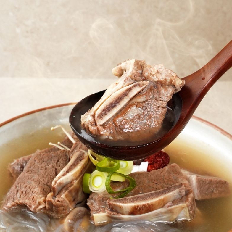 [20%쿠폰 20,450원]한우갈비만 가마솥에 고아낸 대가 한우갈비탕 700g x 3팩/5팩
