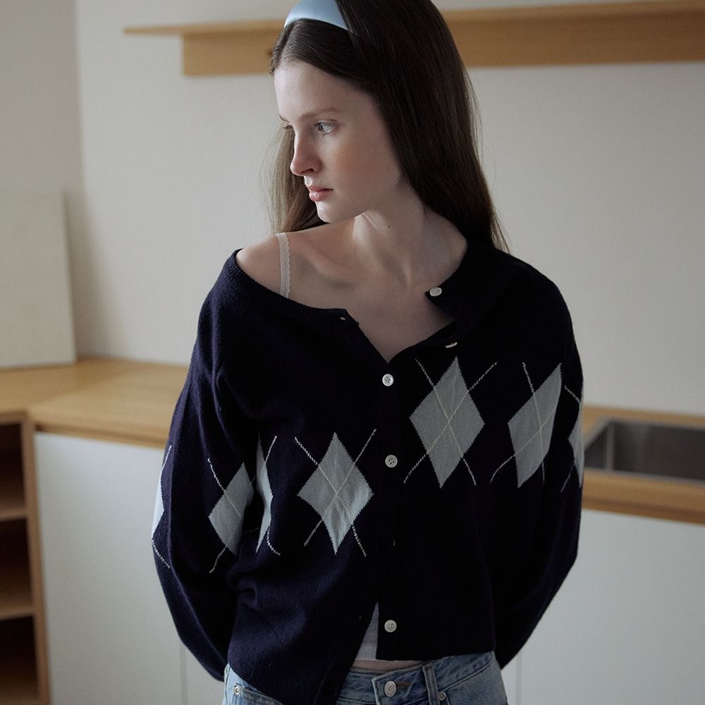 [3차:10/13 예약배송] Argyle round knit cardigan [KNSS06CD06]_Navy