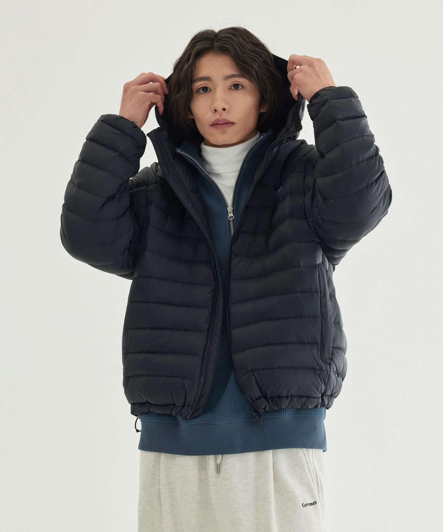 남녀공용 커버라이트 패커블 후드 경량 다운 자켓 블랙 CO2504DP21BK
