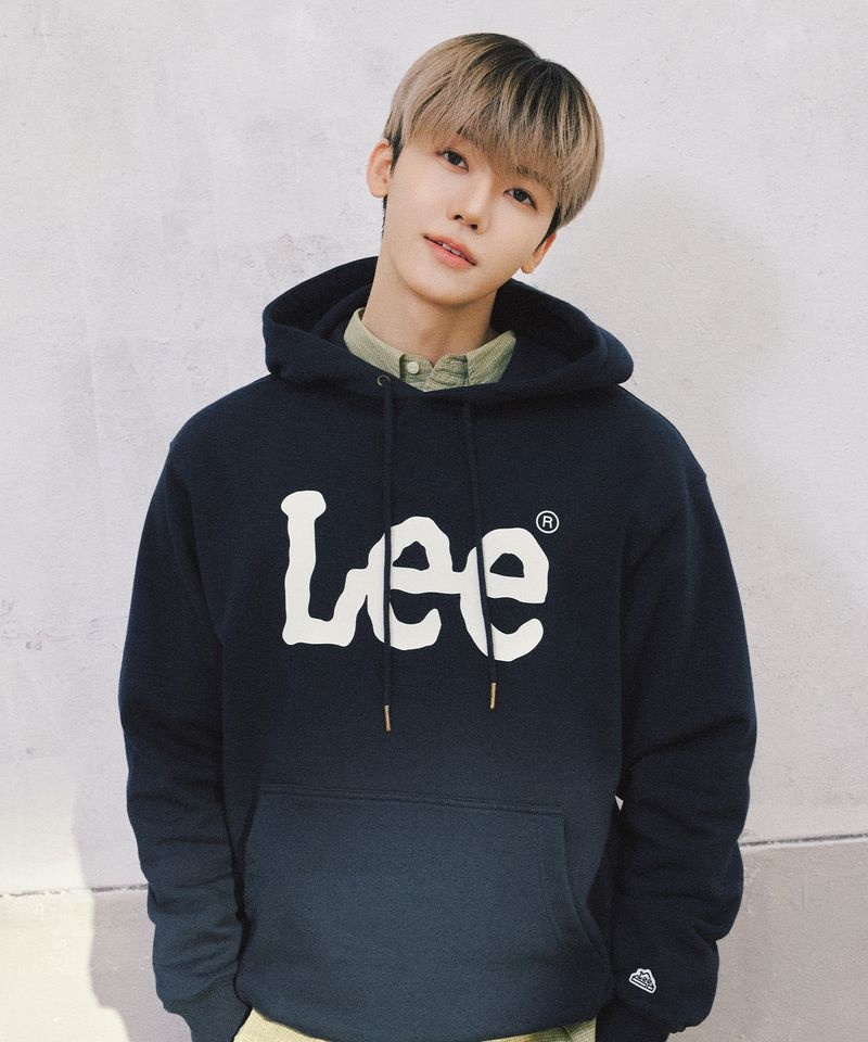 LEE [NCT 재민 PICK]빅 트위치 로고 후드 티셔츠 네이비