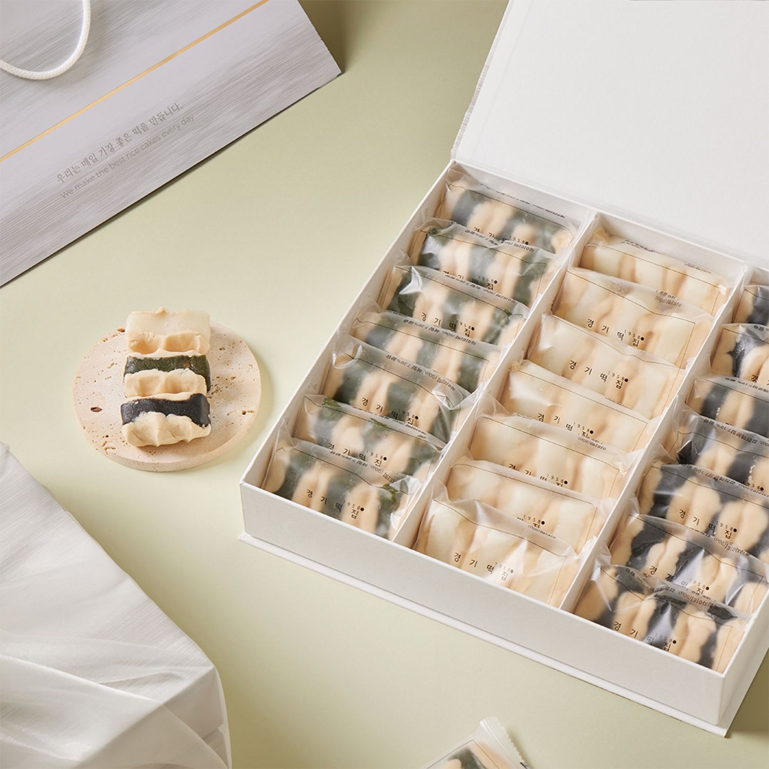 경기떡집 백리향 선물세트 (1,890g/이티떡 3종 21개입/쇼핑백+보자기 포장)