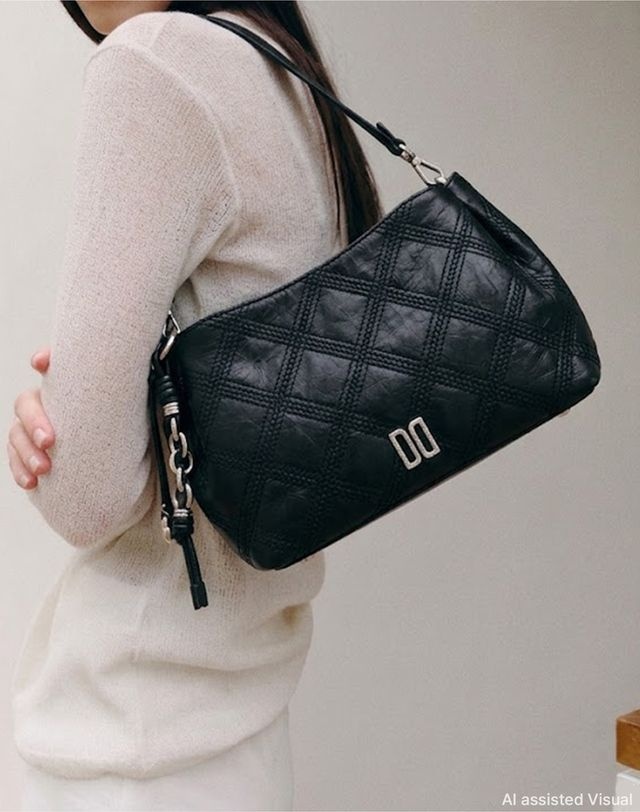 닥스 ACC [27SS] [QUILTED BLOOM] 퀼티드블룸 블랙 DD로고 소가죽 숄더백 DCBA75321BK