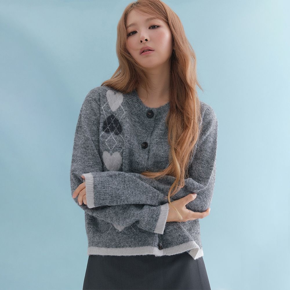마리끌레르 [슬기 pick] [11/6 순차배송] 하트 아가일 가디건(MAGCKC01MCH)