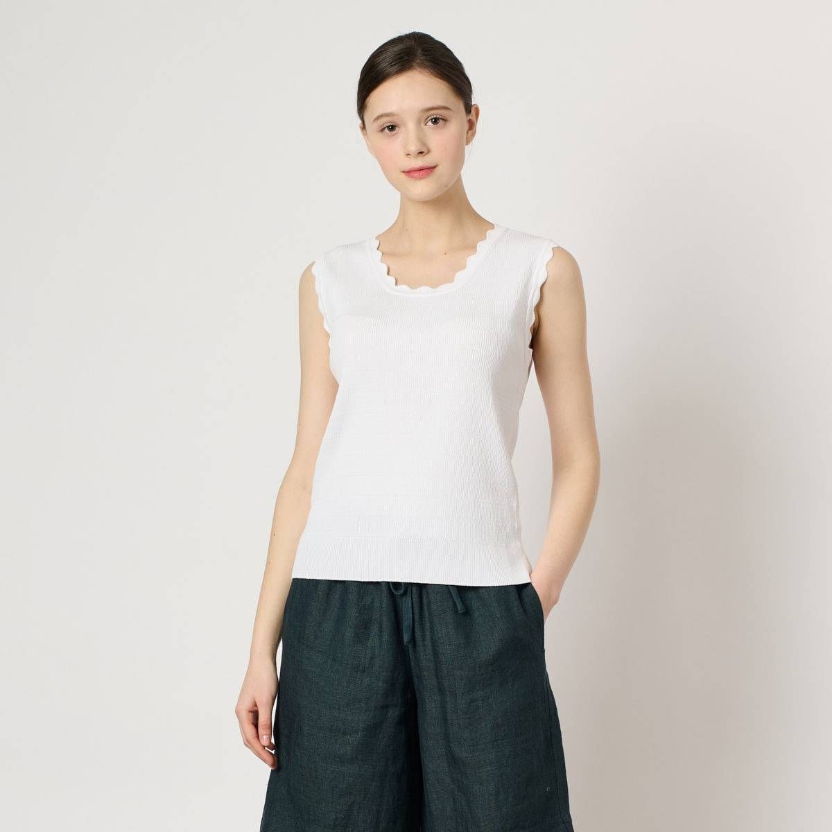 BCBG BCBG 스퀘어넥 슬리브리스 니트 탑 B4M5K325 T7V3W8X1 H4J9K2L5