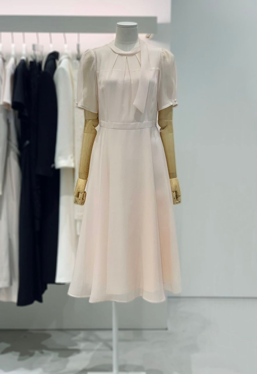 인기패션 JJ JIGOTT 26S/S 백 리본 하프넥 플레어 원피스 GS5M0OP911 2912653